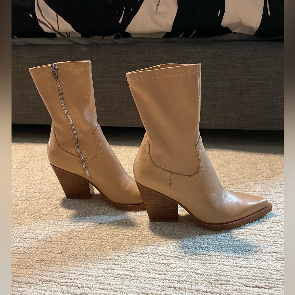 Boyd Dress Boot from Dolce Vita. Size 9